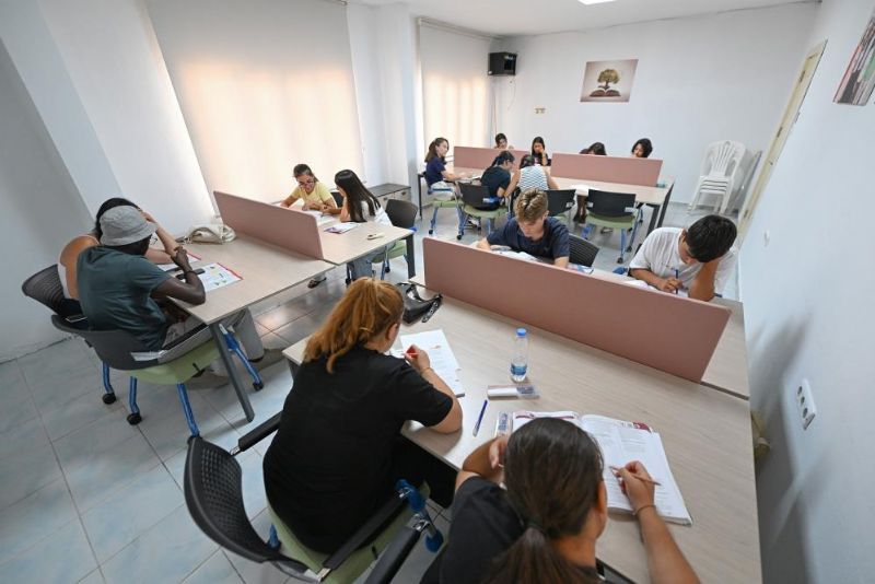 Mersin’de gençler sınavlara okuma salonunda hazırlanıyor