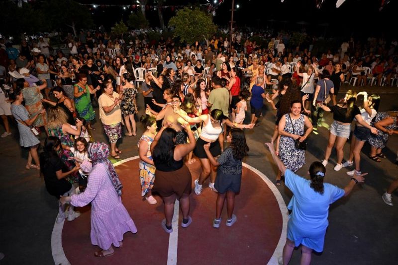 Mersin’de ‘Yaz Dostum’ konserleri vatandaşları müzikle buluşturuyor