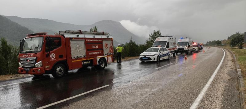 Silifke’de yolcu minibüsü şarampole yuvarlandı: 17 yaralı