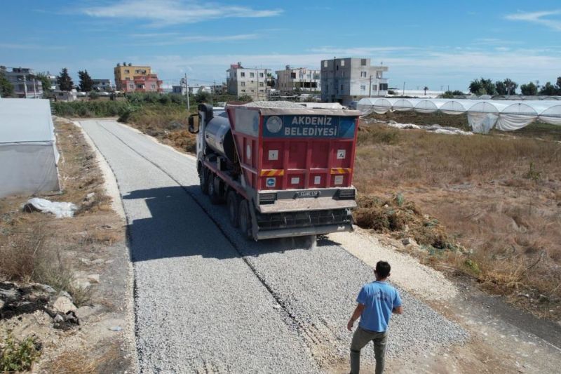 Akdeniz’de yol çalışmaları hız kesmeden sürüyor