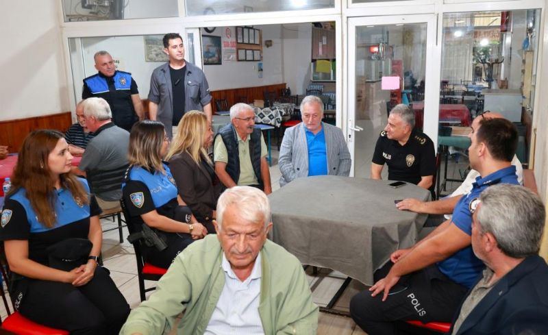 Mersin polisi vatandaşlarla iç içe