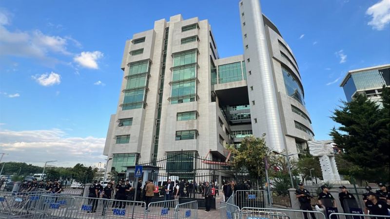 Mersin’deki operasyonda 3 başkanla birlikte 59 şüpheli adliyeye sevk edildi