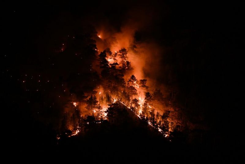Bozyazı’daki orman yangınına ekiplerin müdahalesi gece boyunca sürdü