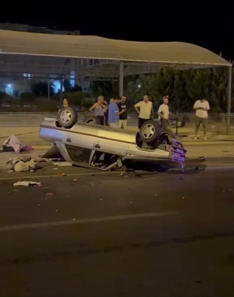 Otomobil park halindeki araca çarptı: 5 yaralı