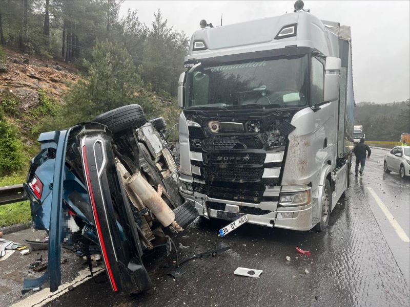 Maliyeciler kaza yaptı: 1 ölü, 5 yaralı