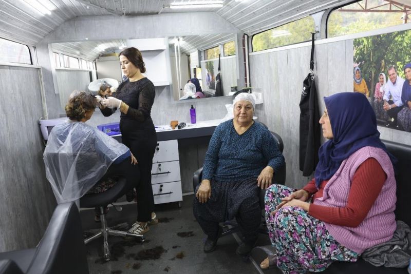 Mersin’de mobil kuaför hizmeti 40 bin 100 kişiye ulaştı