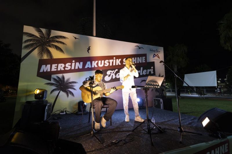 Mersin’de yaz akşamları akustik konserlerle renkleniyor