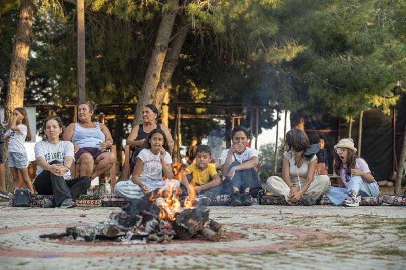 Mersin’de anne ve çocuklar doğayla iç içe kamp yaptı